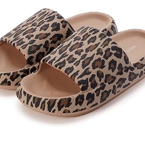 Leopard Womens Slippers, NWOT Size 7